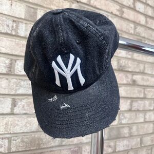 New York Yankees Black Distressed Baseball Cap - One Size